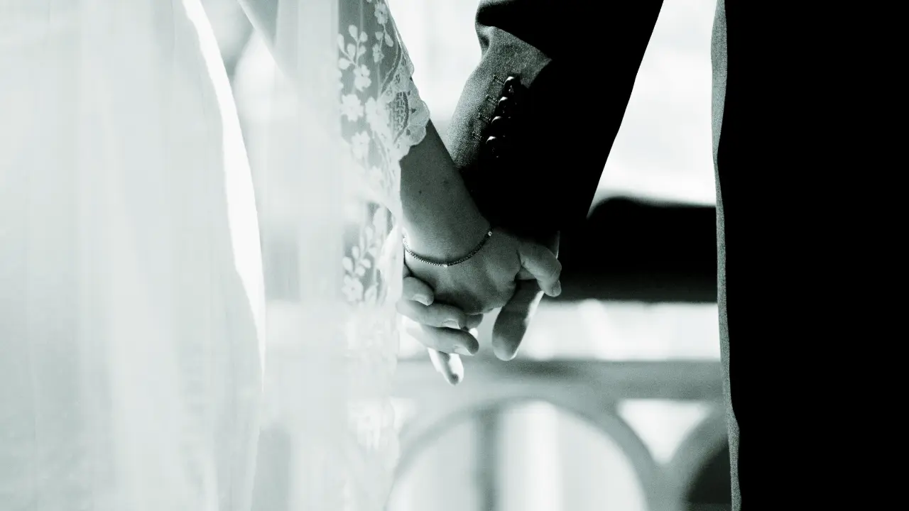 不倫相手と結婚式を挙げた夫。それが不貞の証拠にはならないなんて…【子連れ離婚体験談】